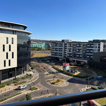 Апартаменты 519 Menlyn Maine Trilogy Претория Экстерьер фото