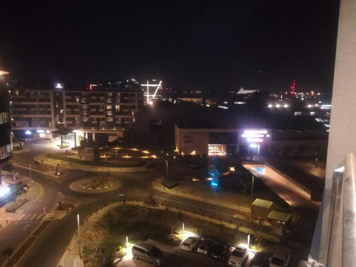 Апартаменты 519 Menlyn Maine Trilogy Претория Экстерьер фото