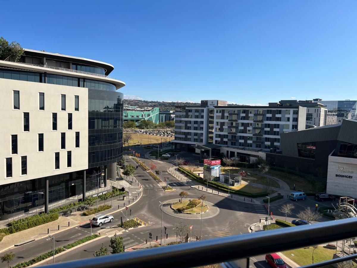 Апартаменты 519 Menlyn Maine Trilogy Претория Экстерьер фото